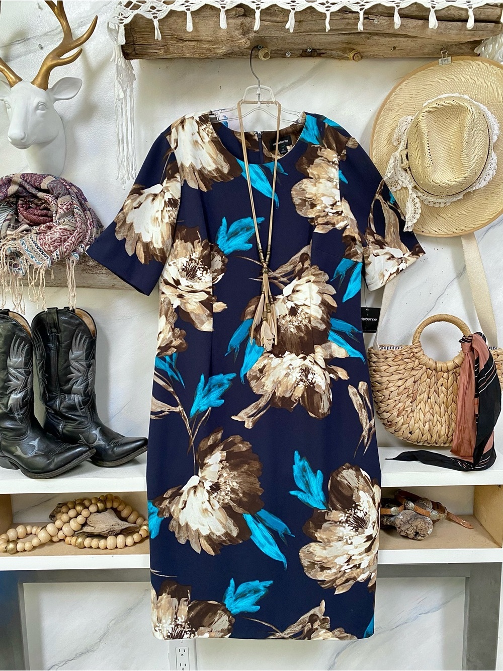 Lovely floral boho dress w shabby chic resort vacay vibe